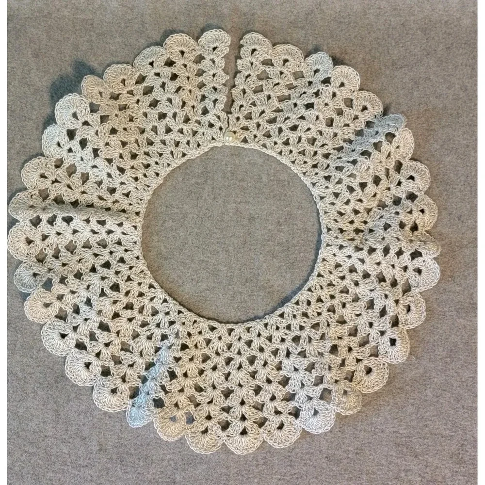 Vintage Silver Shimmer Scalloped Edge Crochet Lace Button Collar Handmade